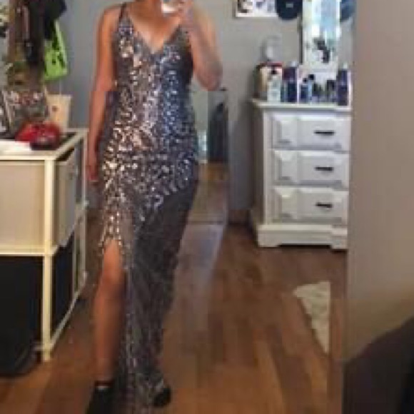 Formal dress - Picture 3 of 4